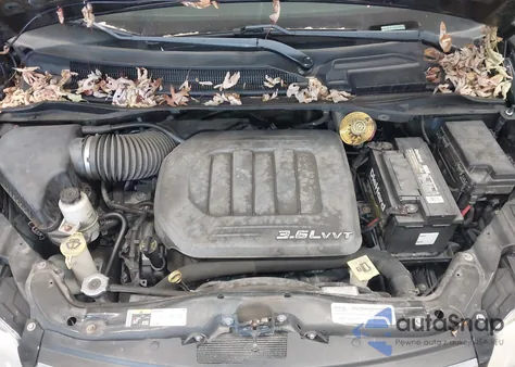 2015 Chrysler Town & Country Touring-L из США, поврежденный, VIN 2C4RC1CG9FR674210